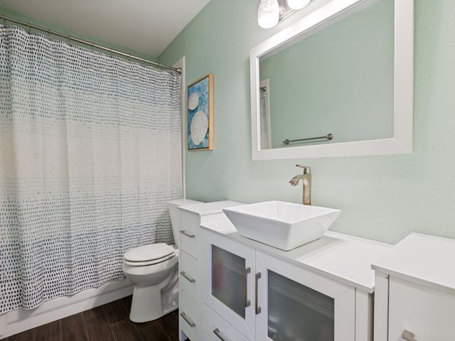 9502 Valley Lake Lane, Irving, TX 75063