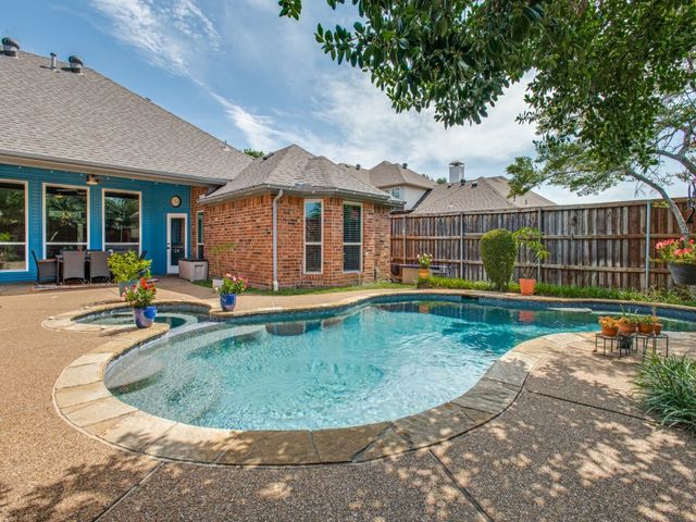 9502 Valley Lake Lane, Irving, TX 75063