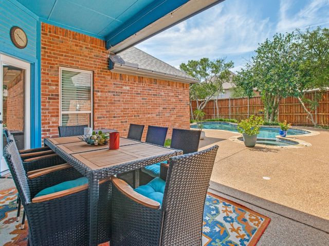 9502 Valley Lake Lane, Irving, TX 75063