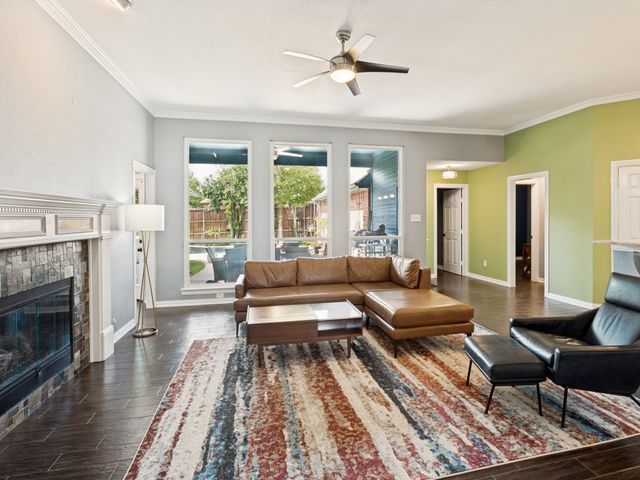 9502 Valley Lake Lane, Irving, TX 75063