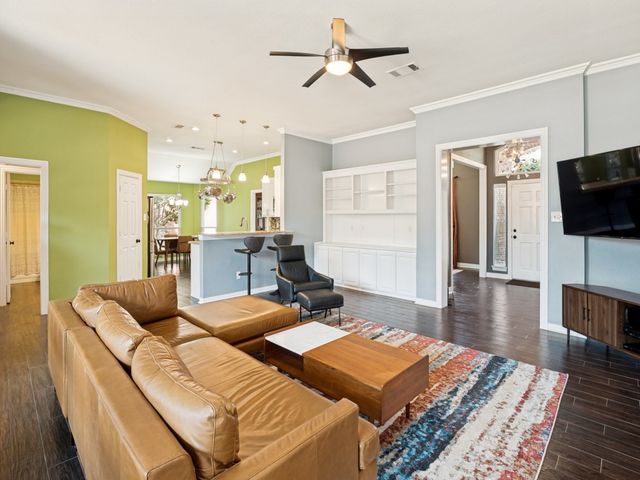 9502 Valley Lake Lane, Irving, TX 75063