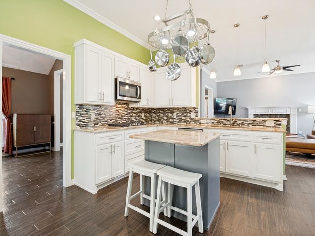 9502 Valley Lake Lane, Irving, TX 75063