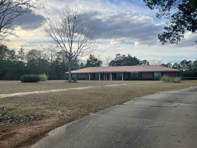 8813 State Highway 10, Shorterville, AL 36373