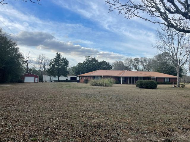 8813 State Highway 10, Shorterville, AL 36373