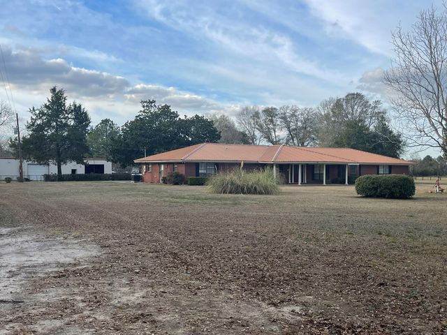 8813 State Highway 10, Shorterville, AL 36373