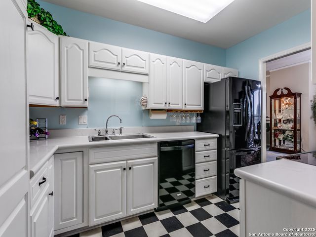 1 Towers Park Ln Apt 412, San Antonio, TX 78209