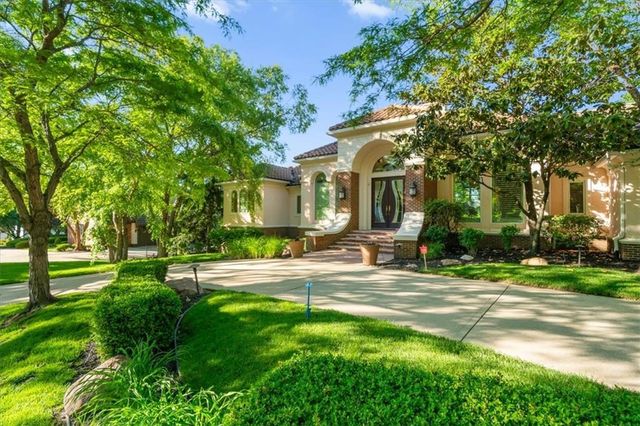 3104 W 117th Street, Leawood, KS 66211