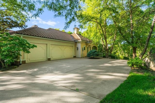 3104 W 117th Street, Leawood, KS 66211