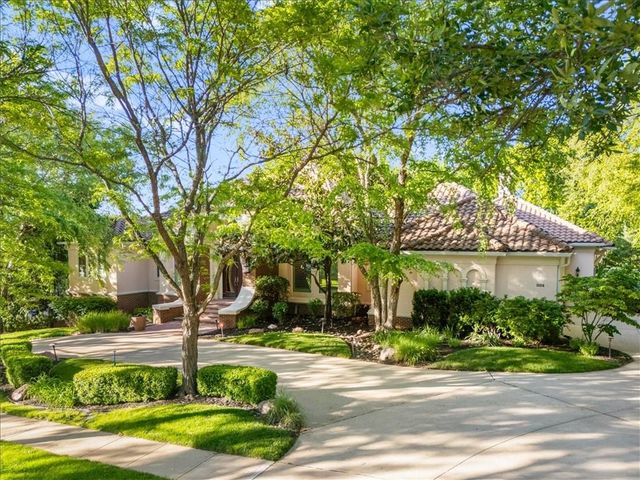 3104 W 117th Street, Leawood, KS 66211