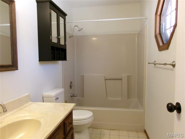 4132 Lebanon Avenue, Shiloh, IL 62221