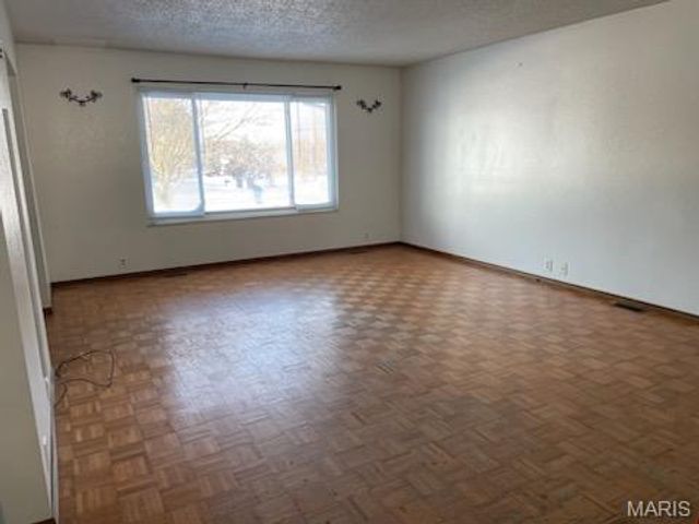 4132 Lebanon Avenue, Shiloh, IL 62221