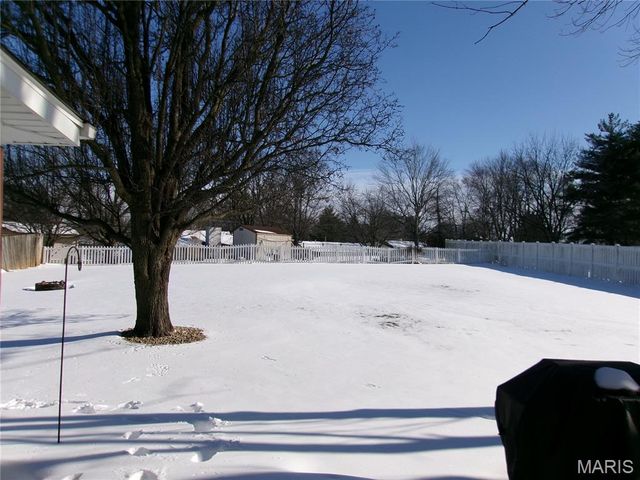 4132 Lebanon Avenue, Shiloh, IL 62221