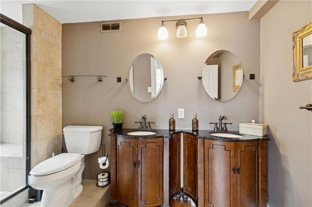 807 W 48th Street 701, Kansas City, MO 64112