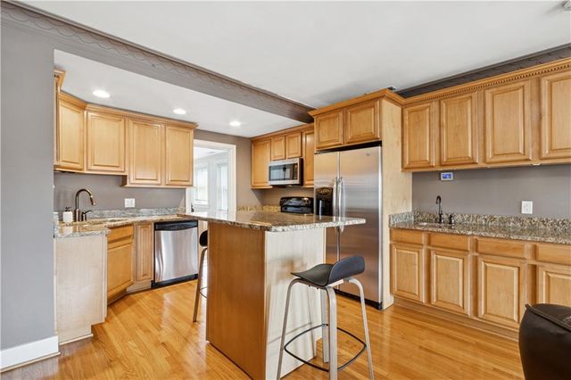 807 W 48th Street 701, Kansas City, MO 64112