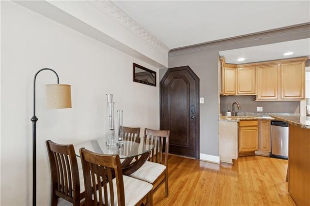 807 W 48th Street 701, Kansas City, MO 64112