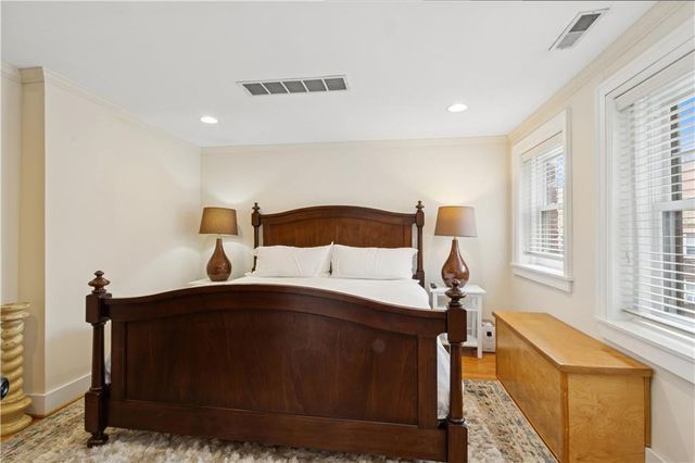 807 W 48th Street 701, Kansas City, MO 64112