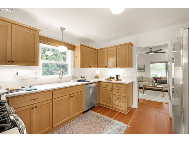 7560 Sw 67TH Ave, Portland, OR 97223