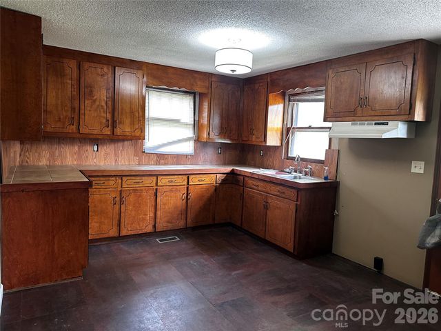 2202 Brookview Avenue, Kannapolis, NC 28081