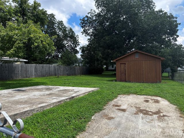 2202 Brookview Avenue, Kannapolis, NC 28081