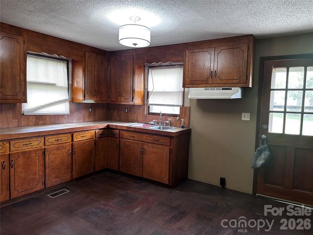 2202 Brookview Avenue, Kannapolis, NC 28081
