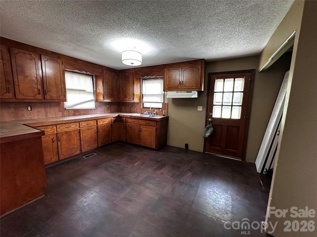 2202 Brookview Avenue, Kannapolis, NC 28081