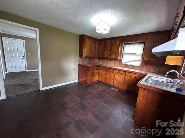 2202 Brookview Avenue, Kannapolis, NC 28081