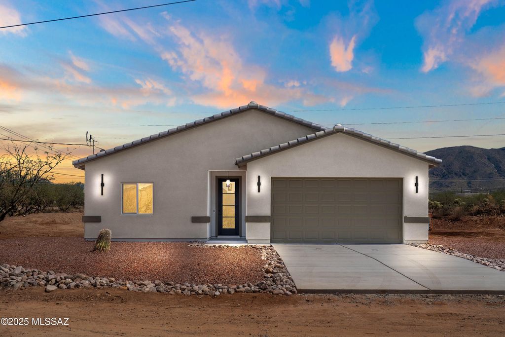 1725 Faro Court, Rio Rico, AZ 85648