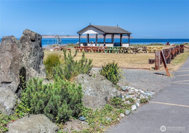 80 Vancouver Drive, Port Townsend, WA 98368