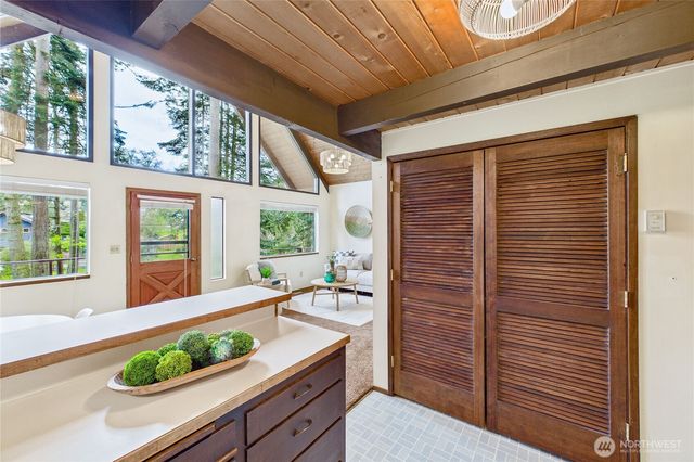80 Vancouver Drive, Port Townsend, WA 98368