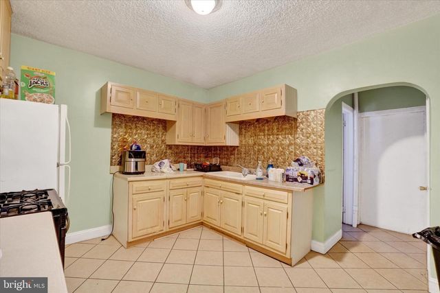 104 E COLLEGE AVE, York, PA 17401