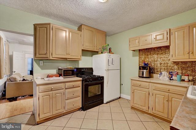 104 E COLLEGE AVE, York, PA 17401