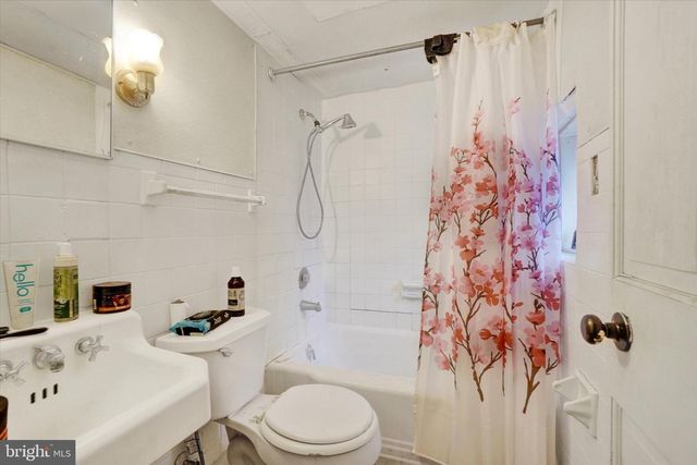 104 E COLLEGE AVE, York, PA 17401