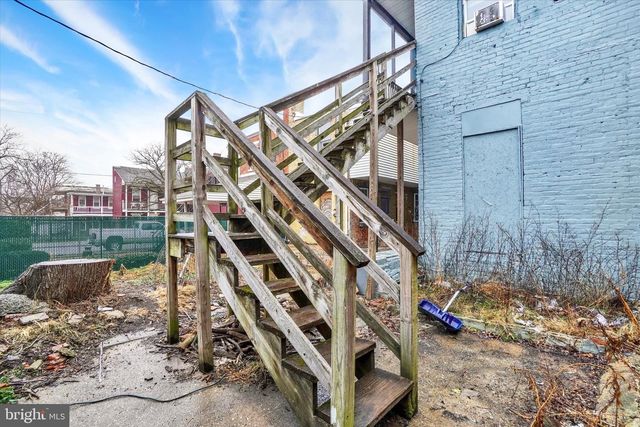 104 E COLLEGE AVE, York, PA 17401