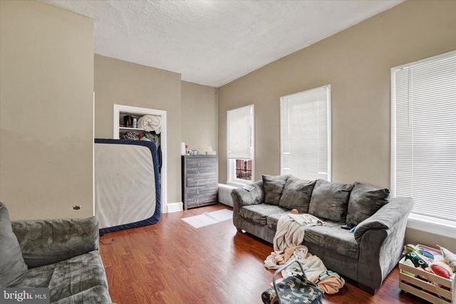 104 E COLLEGE AVE, York, PA 17401