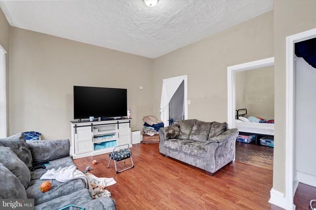 104 E COLLEGE AVE, York, PA 17401