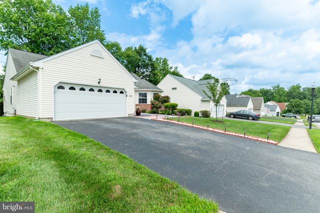 149 W FLAGSTONE DR, Newark, DE 19702