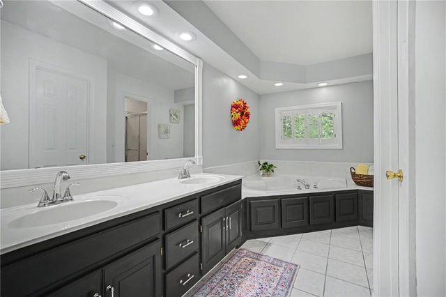 1538 Canterbury Lane, Liberty, MO 64068