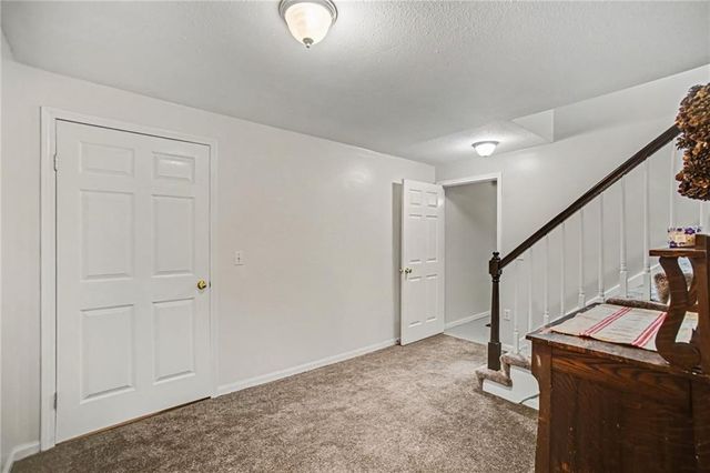 1538 Canterbury Lane, Liberty, MO 64068