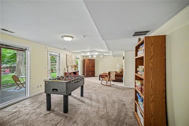1538 Canterbury Lane, Liberty, MO 64068