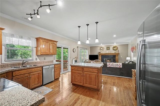 1538 Canterbury Lane, Liberty, MO 64068