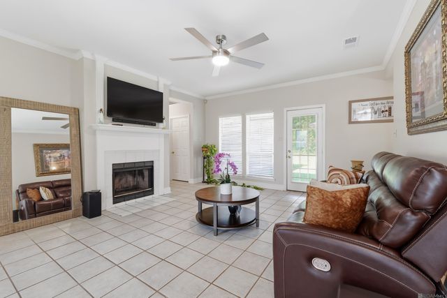 9450 Langham Dr, Baton Rouge, LA 70810