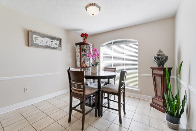 9450 Langham Dr, Baton Rouge, LA 70810