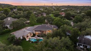5 CHAMPIONSHIP DR, The Hills, TX 78738