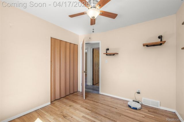 8138 Hillcrest Boulevard, Westland, MI 48185