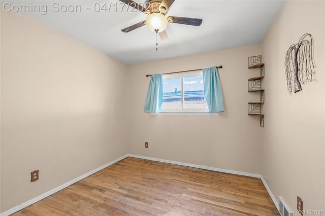 8138 Hillcrest Boulevard, Westland, MI 48185