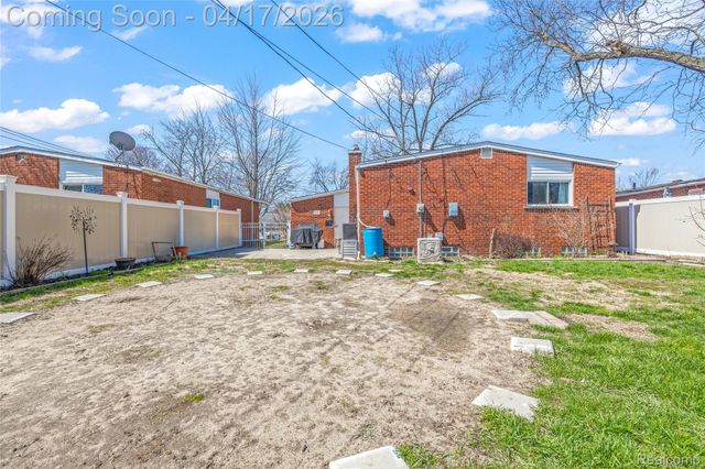 8138 Hillcrest Boulevard, Westland, MI 48185