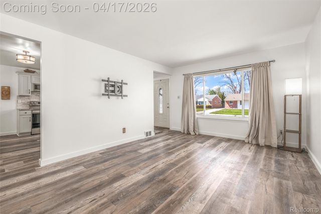 8138 Hillcrest Boulevard, Westland, MI 48185