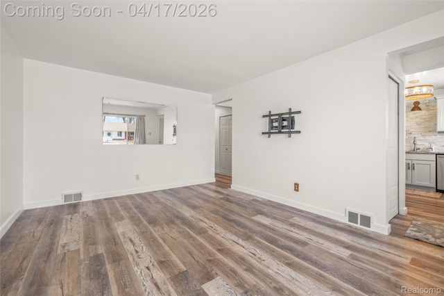 8138 Hillcrest Boulevard, Westland, MI 48185