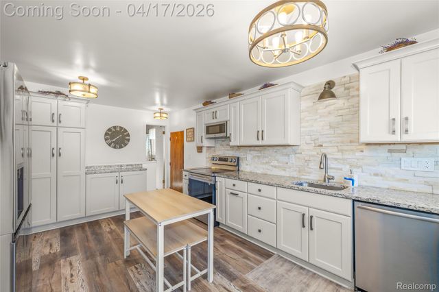 8138 Hillcrest Boulevard, Westland, MI 48185