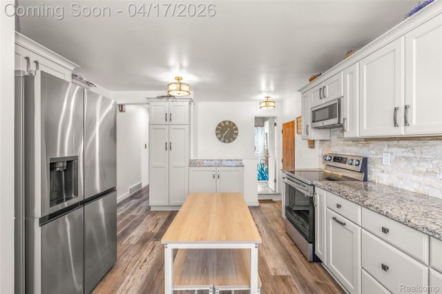 8138 Hillcrest Boulevard, Westland, MI 48185